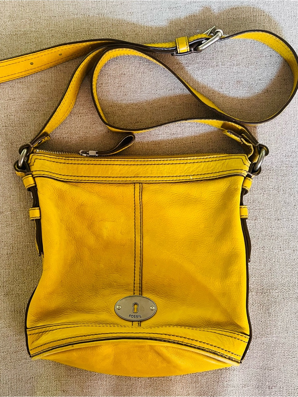 Fossil Yellow Leather Crossbody Purse features silver-tone key logo plaque - Picture 3 of 7